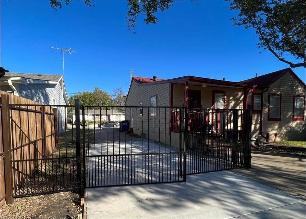 Farmersville, Texas 75442, United States, 3 Bedrooms Bedrooms, ,2 BathroomsBathrooms,Residential,Pending,7203