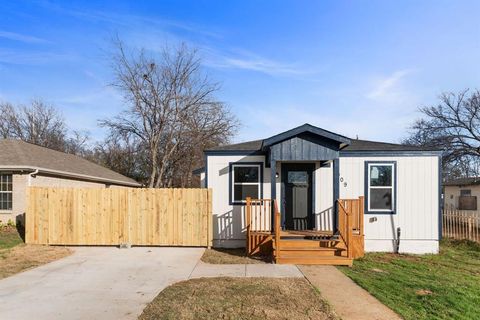 1909 Wiseman Avenue Fort Worth TX 76105