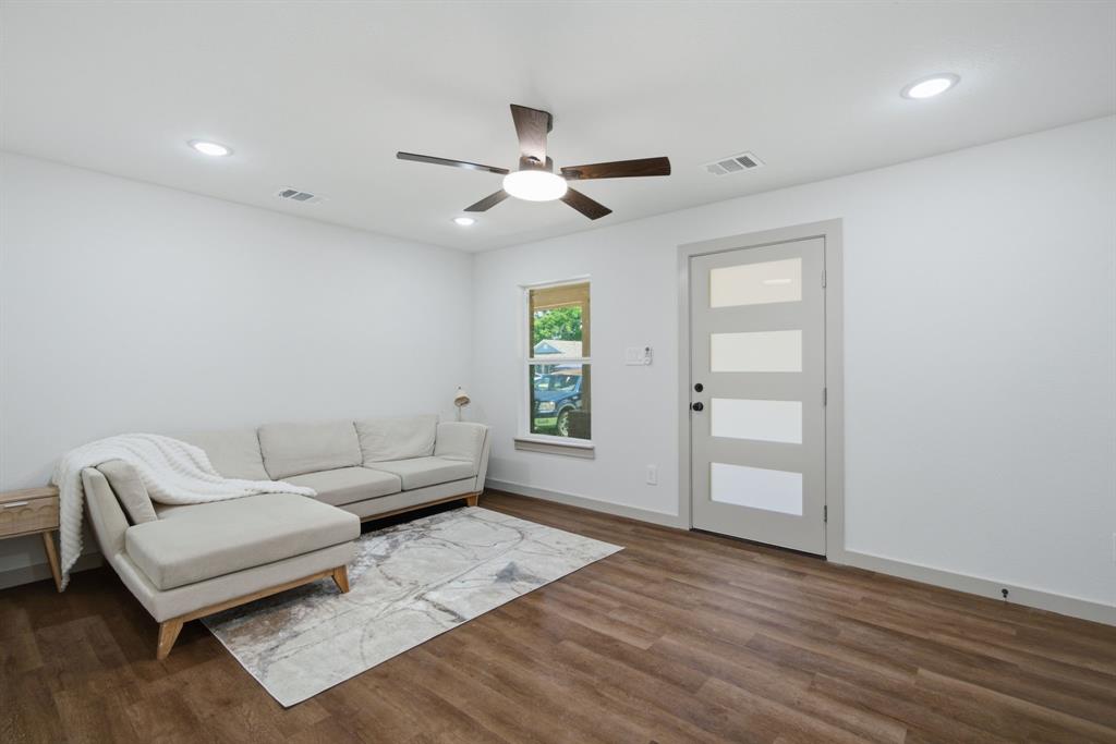 Photo 1 of 25 — 5610 Calloway Street, Sansom Park, TX 76114