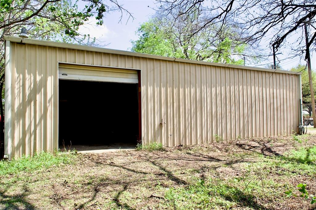 203 W Pembroke Avenue