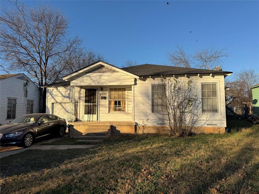 Fantastic opportunity minutes from Downtown Dallas! This 2-bedroom home offers a functional layout and a prime location close to major highways, dining, entertainment, and all that the city has to offer. Whether you’re a first-time buyer, investor, or someone looking to customize a home to your personal style, this property provides the perfect foundation.

The home does need some TLC, giving the next owner the chance to add value and truly make it their own. With a little vision and creativity, this property has the potential to shine. Don’t miss this chance to own a home in a highly desirable area with strong upside. Proof of funds or Pre appvoal required for showings.

Property is sold AS-IS. Buyer and buyer’s agent to verify all information and must view the property prior to submitting an offer.