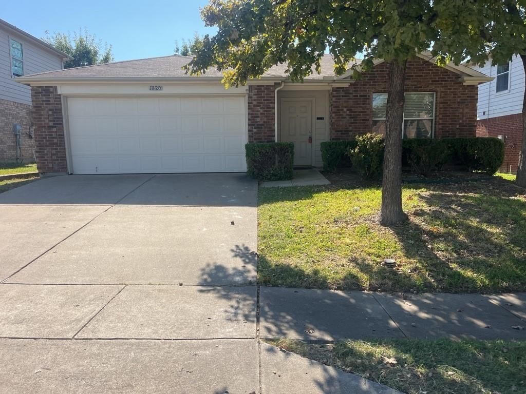 Photo of 1820 White Feather Lane, Fort Worth, TX 76131 (MLS # 21208203)