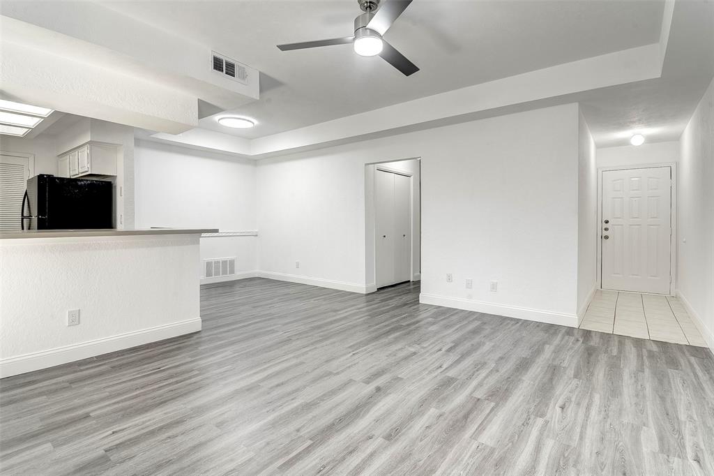 Cobblestone Condo - Residential