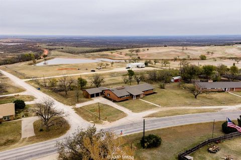 1503 E Wells Street Stamford TX 79553