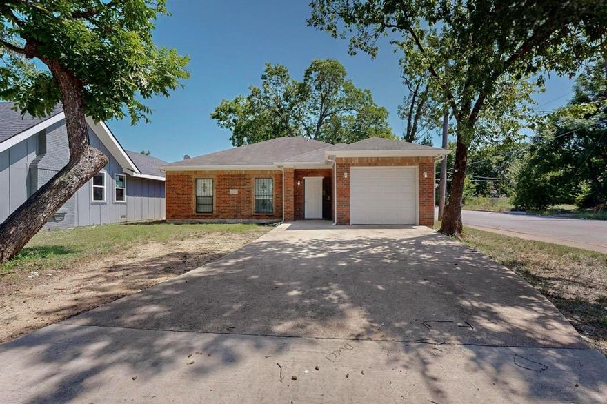 Charming 3 bedroom 2 bath 1 car garage. Move in ready! House has been very well maintained. It is perfect for first time home buyers or investment property. Nice yard with trees. No carpet. Tile and vinyl floor.