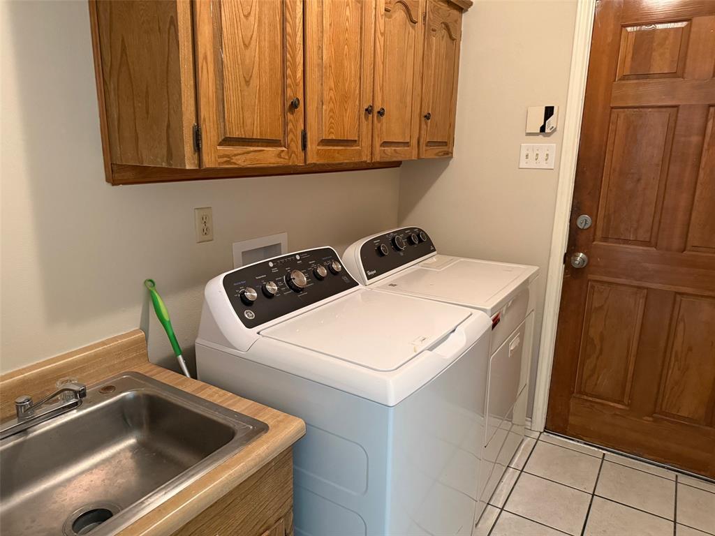 HIGHLANDS NORTH #01 - Residential Lease