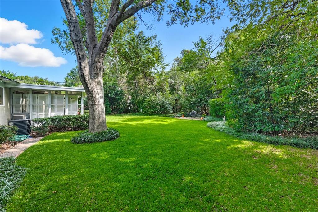 1112 Mockingbird Lane