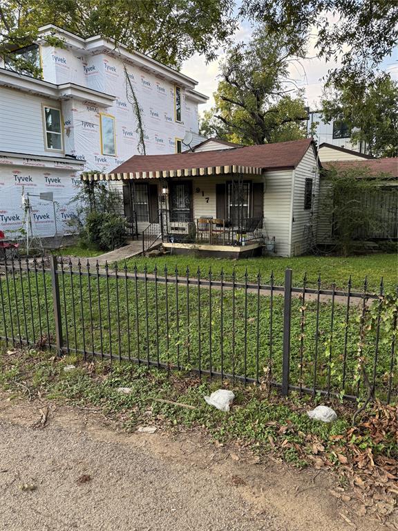 917 Walkway Street
