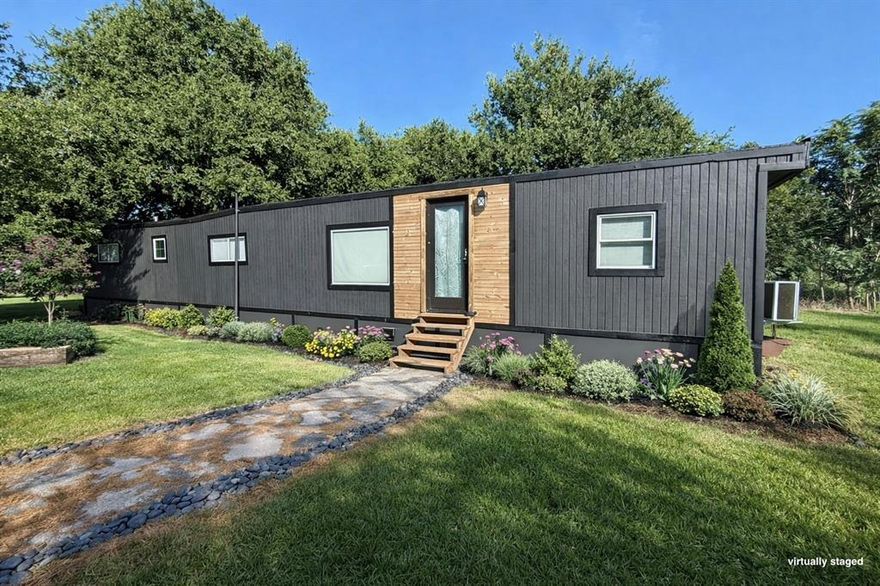 Freshly renovated 2 bed, 1 bath home on a spacious double lot! Enjoy modern updates throughout, offering stylish comfort and functionality. Plenty of outdoor space for entertaining or relaxing. A rare find with room to grow—don’t miss out on this move-in ready gem!