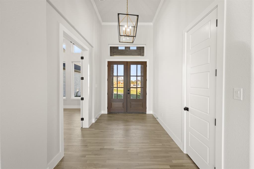 1873 Sutherland Crescent