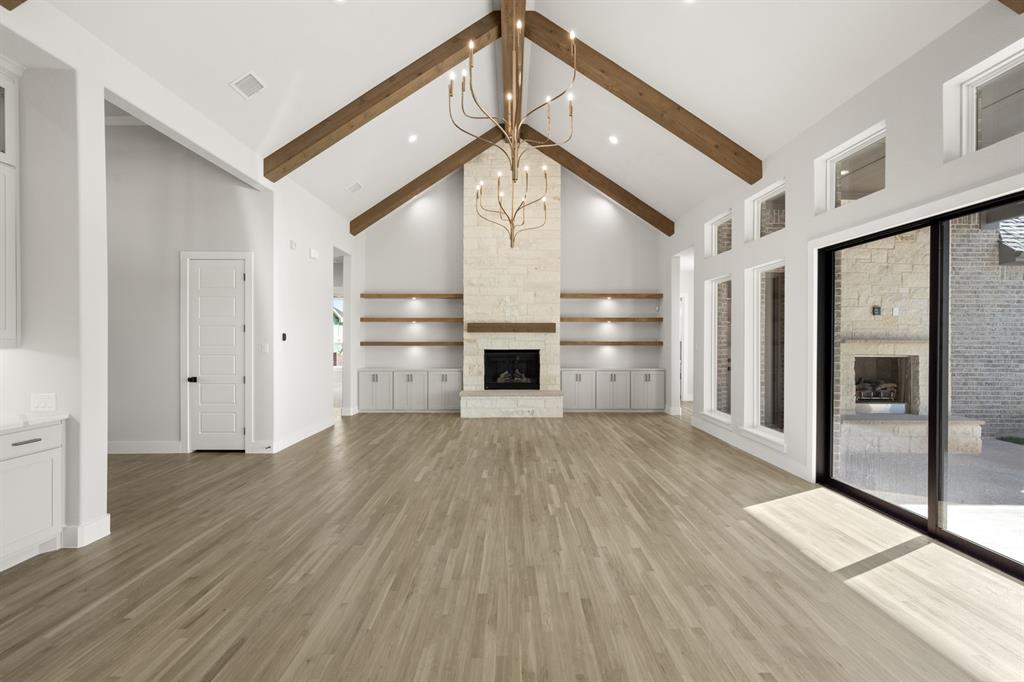 1873 Sutherland Crescent