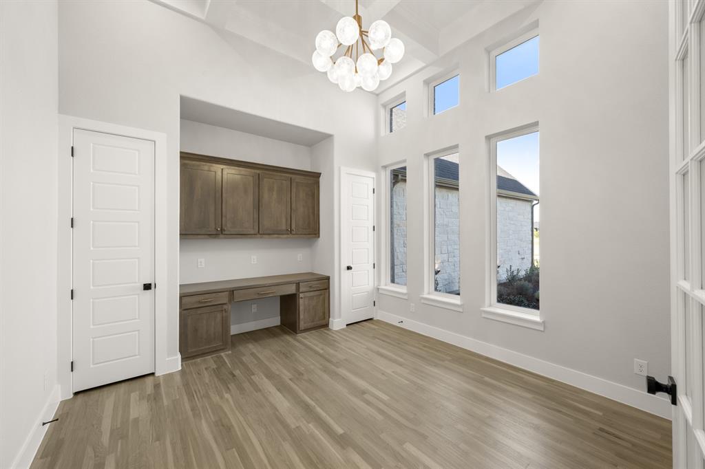 1873 Sutherland Crescent