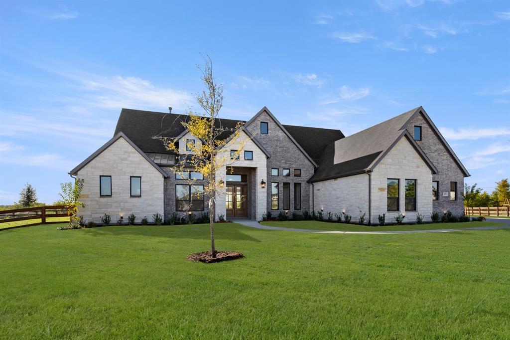 1873 Sutherland Crescent