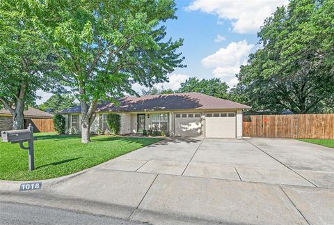 A home in Benbrook