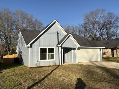 509 Giraud Mineola TX 75773