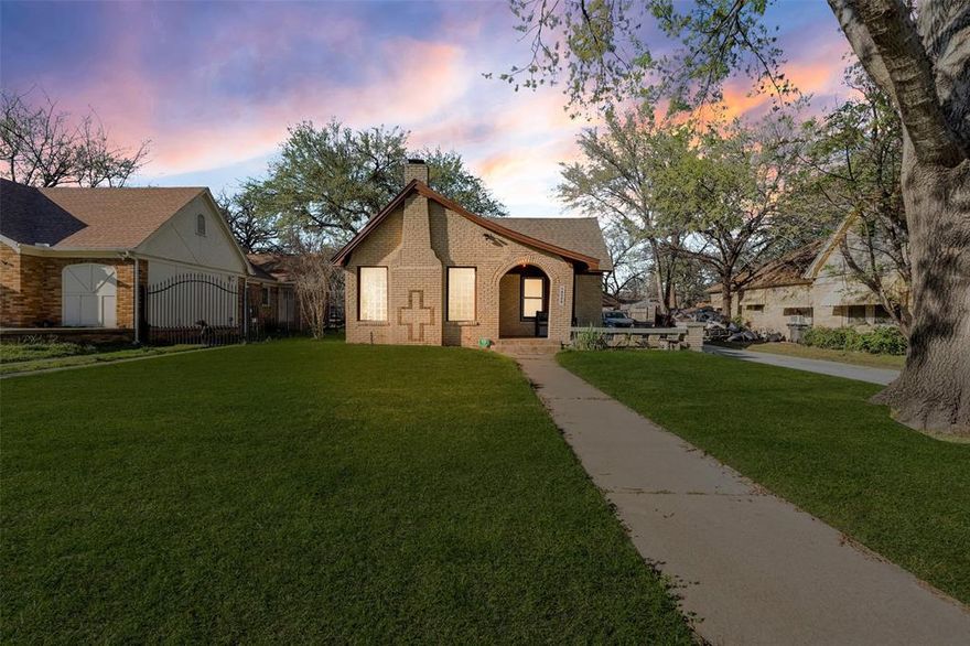 Beautifully renovated Tudor-style property located in the highly desirable Oakhurst neighborhood, “Where Everything Grows.” This unique multi-family or investment opportunity offers approximately 1,898 sq ft of living space, featuring a 4-bedroom, 3.5-bath main home with a dedicated office space, plus a fully remodeled detached guest house complete with 1 bedroom, 1 bathroom, a living room, and kitchen area, perfect for extended family, guests, or rental income potential. Originally built nearly a century ago, this charming brick home has been thoughtfully updated for modern living, including brand-new kitchen cabinets, quartz countertops in the kitchen and bathrooms, remodeled bathrooms, and the addition of a spacious primary bathroom. The inviting living room offers a bright, open feel with a cozy gas fireplace, blending historic character with modern comfort. Conveniently located just 6 minutes from downtown Fort Worth and near shopping, restaurants, and the rapidly growing Race Street and River East developments, this property provides an excellent opportunity for multi-generational living or income-producing potential in one of Fort Worth’s most charming neighborhoods.