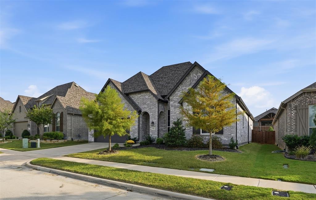 1915 Hillside Court