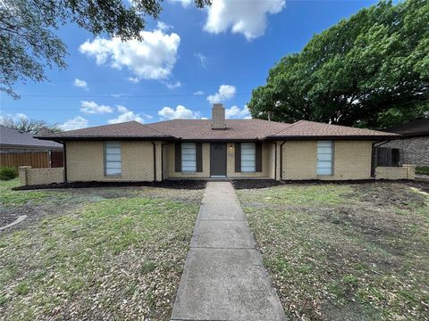 2050 Wellington Drive Grand Prairie TX 75051