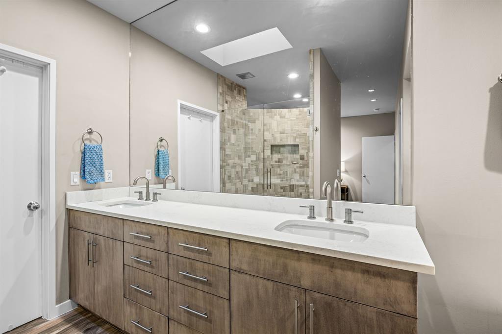 Parkwood Twnhms - Residential