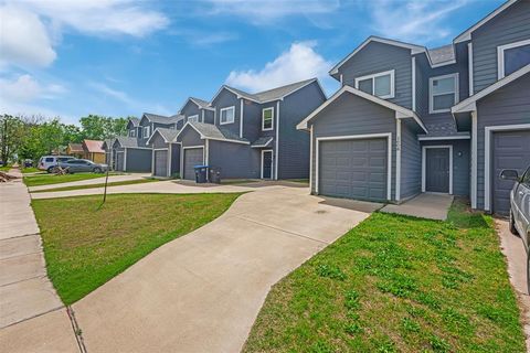 Photo of 1606 Ash Crescent Street, Fort Worth, TX 76104 (MLS # 21139700)