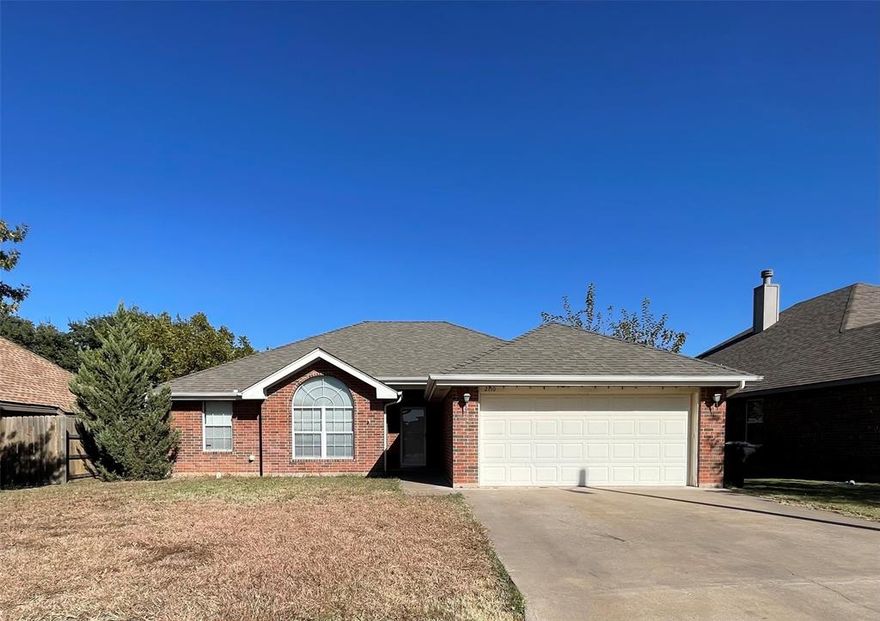 Conveniently located with quick access to I-20 and Highway 351, this spacious brick home offers comfort, functionality, and a well-designed split floor plan. The inviting living area features a cozy fireplace, creating the perfect gathering space. The primary suite provides exceptional privacy and includes a large bathroom with a separate tub and shower, plus two generous walk-in closets for ample storage.

Enjoy outdoor living on the covered back patio, ideal for relaxing or entertaining. This home combines convenience, space, and thoughtful design—perfect for anyone looking for comfortable living in a great location.