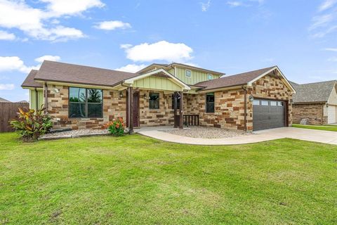 Photo of 130 Elk Cove, Stephenville, TX 76401 (MLS # 21256345)