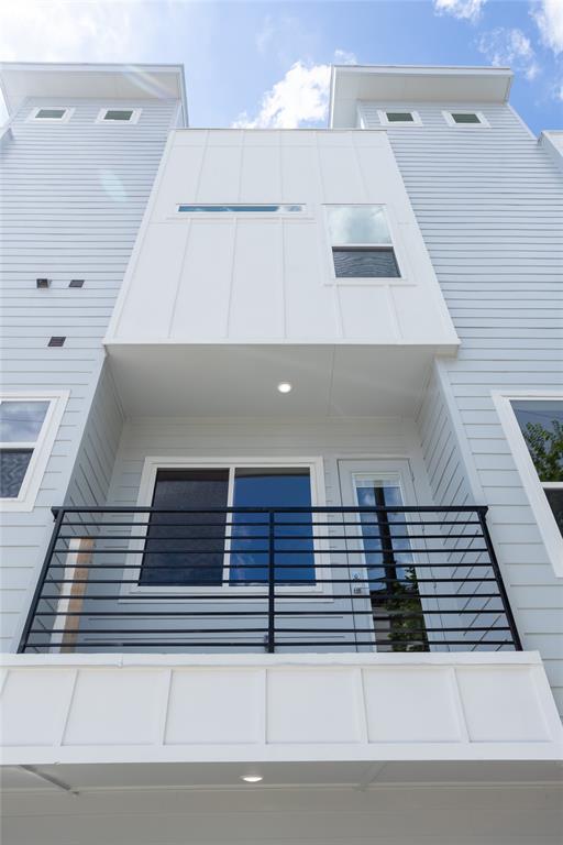 1004 Travis Avenue 1-4