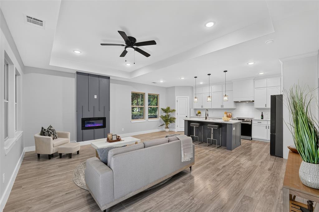 219 E Beachwood Loop