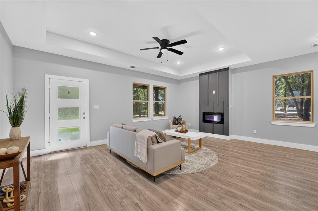 219 E Beachwood Loop