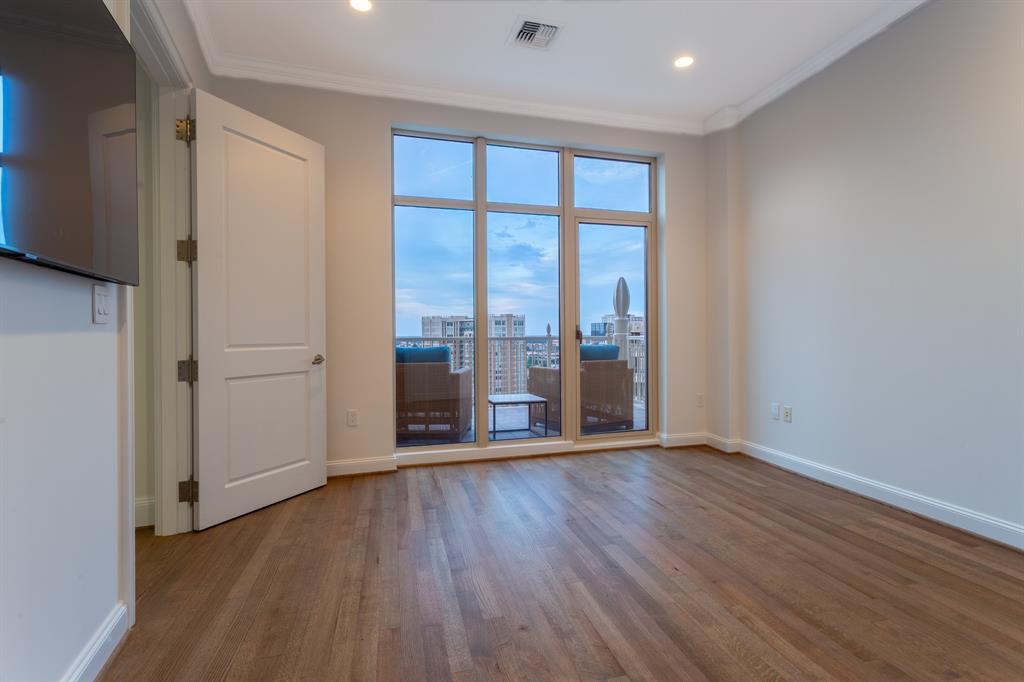 Tower & Regency Row Residences - Residential