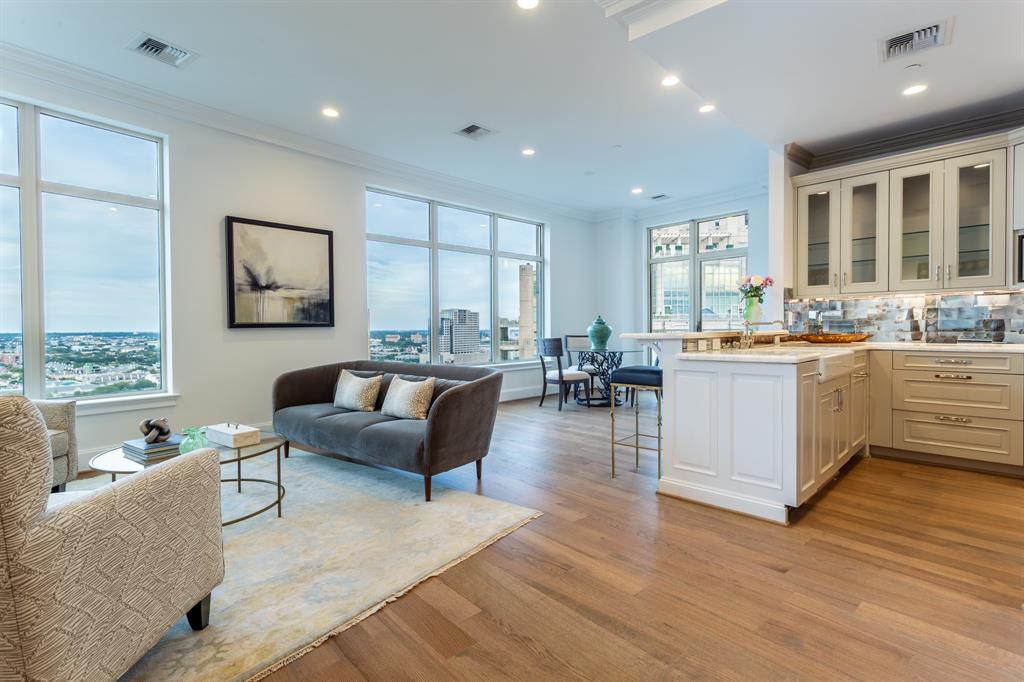 Tower & Regency Row Residences - Residential