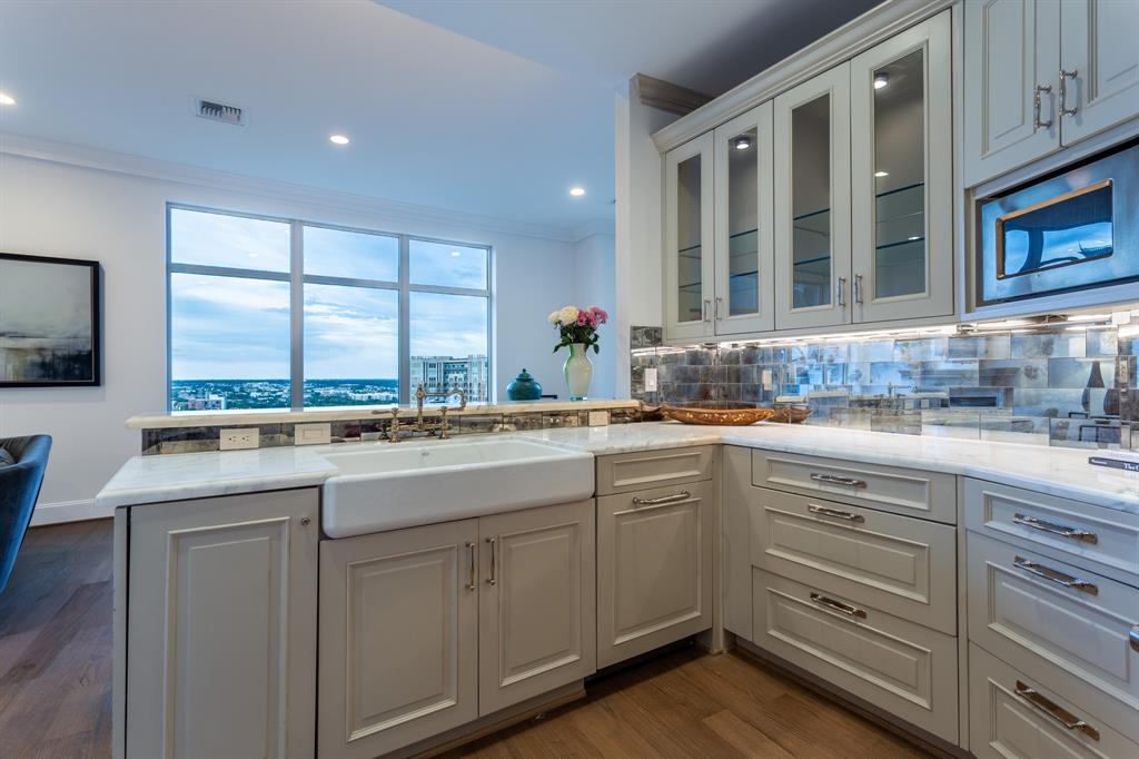 Tower & Regency Row Residences - Residential