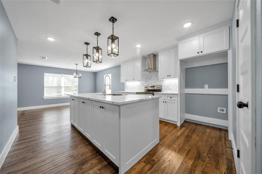 Brand-new home on nearly half an acre in Kemp, TX — just one block from the lake!
Welcome to 19450 Valentine Rd, a never-lived-in 3-bed, 2-bath home in a very quiet neighborhood. The modern bathrooms are spacious and stylish, and the open-concept kitchen is truly a standout—featuring a huge granite island, stainless steel appliances, and custom cabinetry, perfect for gathering and entertaining.

You’ll also love the extra-large laundry room and bright, open living space. Outside, enjoy a nearly half-acre lot with mature, beautiful trees and a brand-new septic system already installed. Plenty of room for a shop, pool, garden, RV, or boat—endless possibilities.

No HOA, peaceful country living, quick access to Hwy 175 and Kaufman, and Cedar Creek Lake just steps away.
Move-in ready and full of value—schedule your showing today!