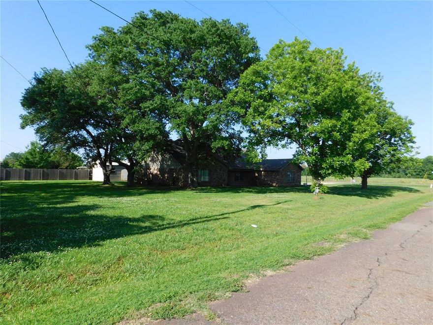 CORNER PROPERTY WITH A 2 STORY HOUSE ON THE PROPERTY WITH A TENANT. THE PROPERTY HAS 0.649 ACRES JUST OFF AIRLINE DRIVE IN BOSSIER CITY, LA. AND THIS PROPERTY OFFERS AN IDEAL LOCATION FOR YOUR COMMERCIAL VENTURE. SURROUNDED BY THRUVING BUSINESSES AND EASILY ACCESSIBLE, THIS LOT PROVIDES THE PERFECT FOUNDATION FOR GROWTH AND SUCCESS IN A HIGHLY DESIRABLE AREA. DON'T MISS THE OPPORTUNITY TO BRING YOUR VISION TO LIFE!