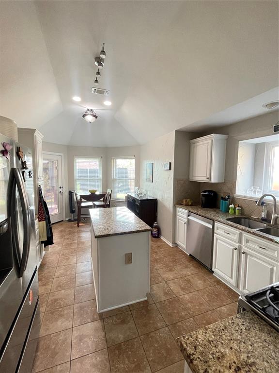 2525 Widgeon Way