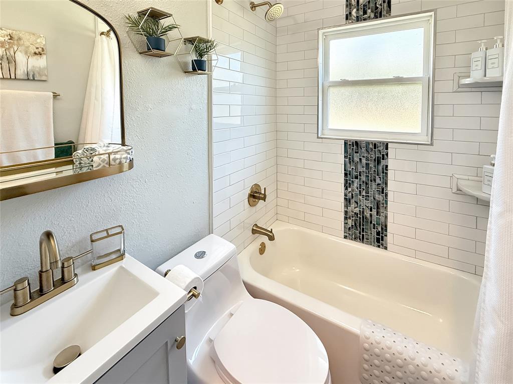 Six J Bay - Residential