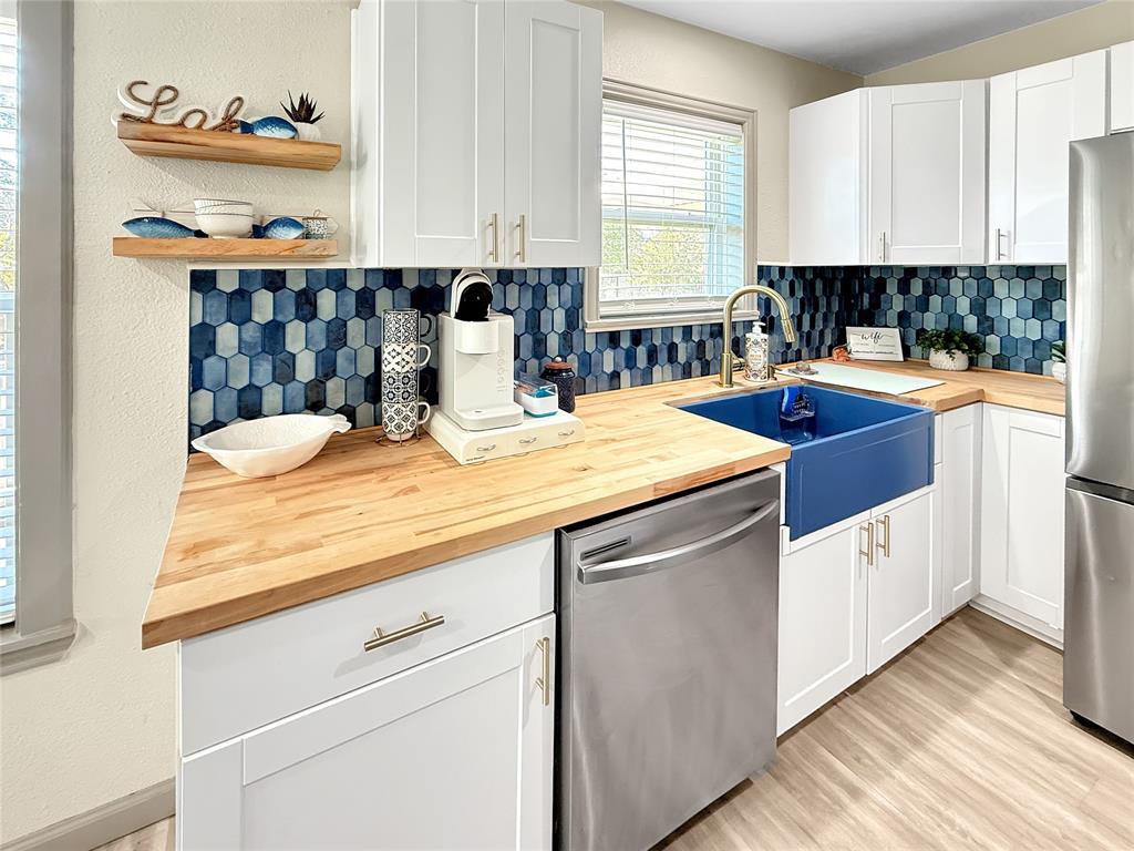 Six J Bay - Residential