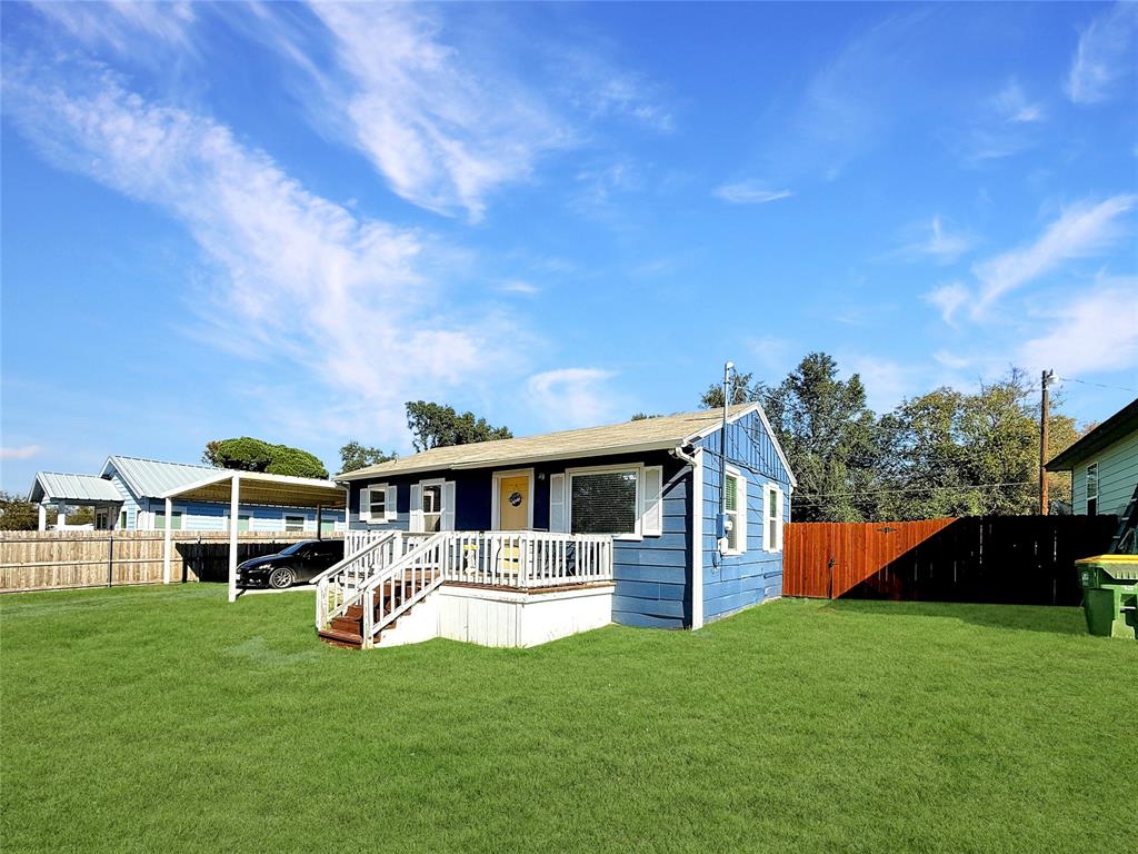 Six J Bay - Residential