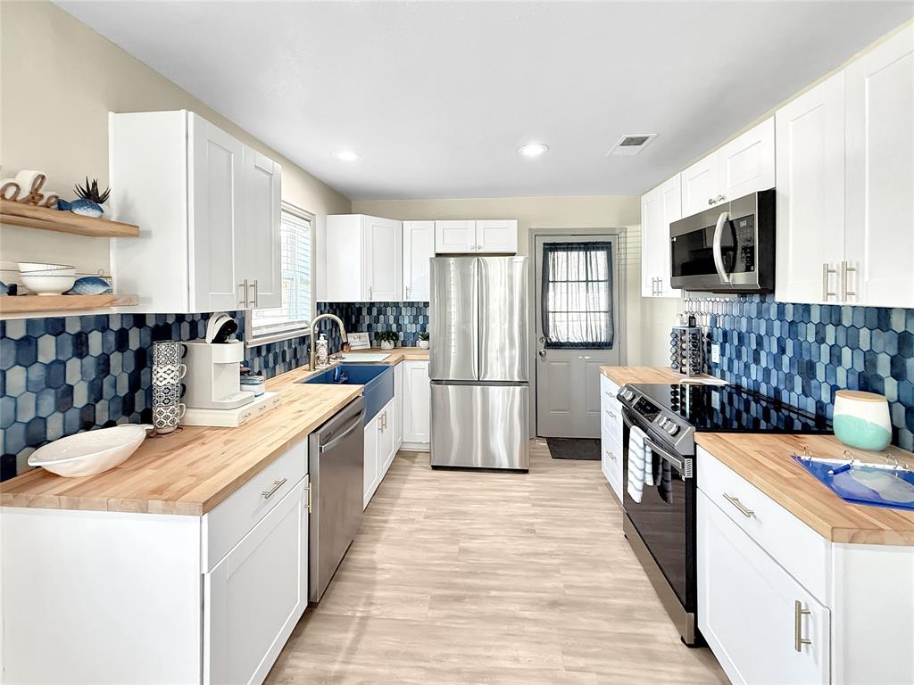 Six J Bay - Residential