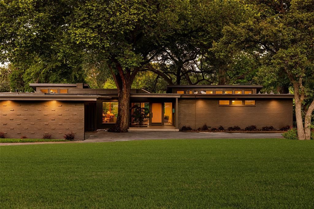 Photo of 11116 Westmere Circle, Dallas, TX 75230 (MLS # 21268806)