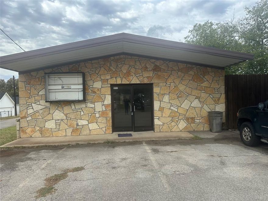 Great Commercial Office. Available storage in the back at an extra monthly fee. One year lease required for modifications needed at tenant's expense. Agent and Tenant to verify all information. New Laminate installed. Parking Spaces for up to Eight Cars. Deposit Amount is $1,400.
