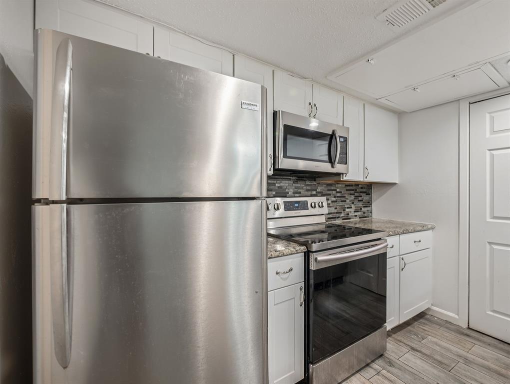 Country Condos Creek - Residential