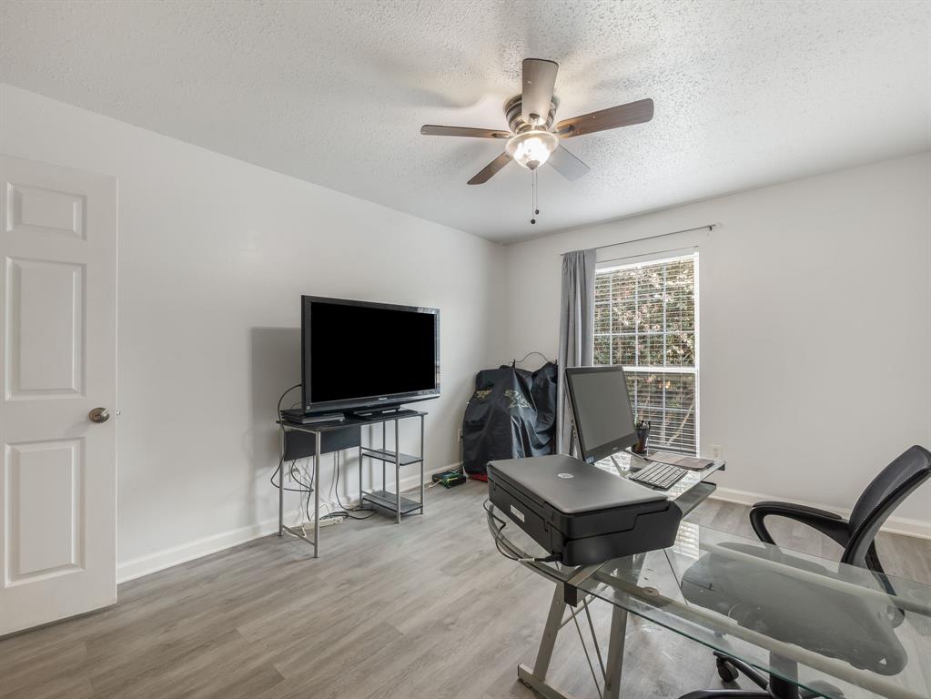 Country Condos Creek - Residential