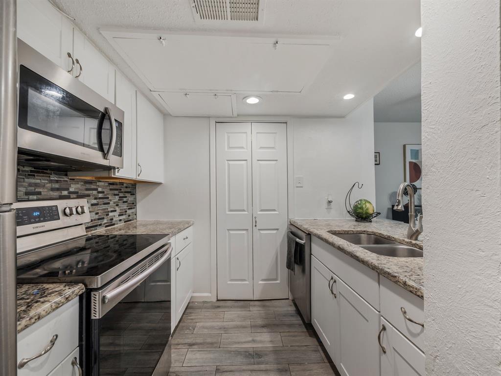 Country Condos Creek - Residential