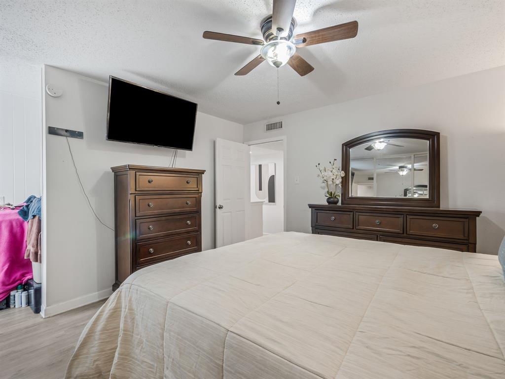 Country Condos Creek - Residential