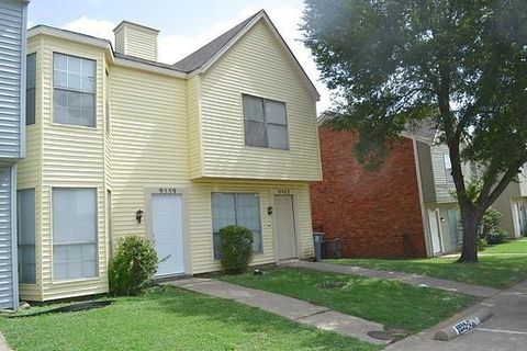 Photo of 9563 Olde Towne Row, Dallas, TX 75227 (MLS # 21229113)