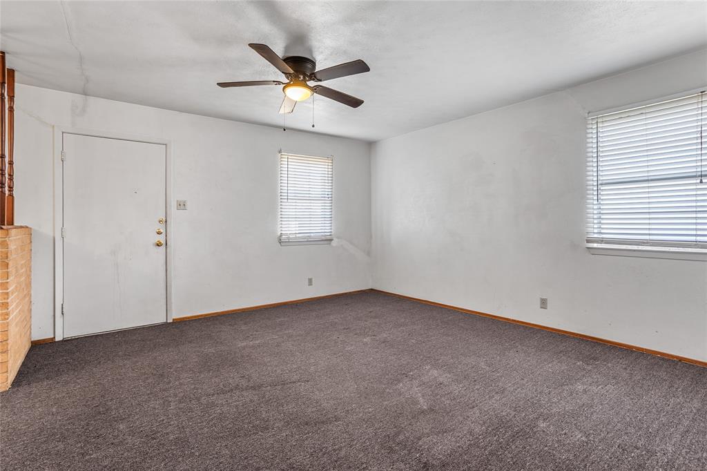 724 E Mustang Street