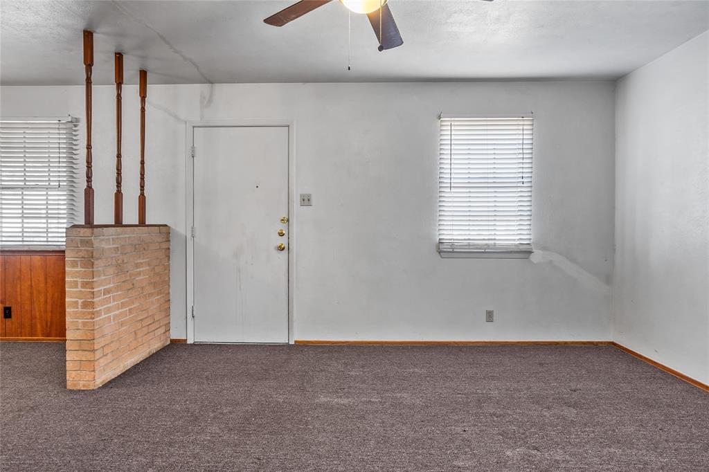 724 E Mustang Street