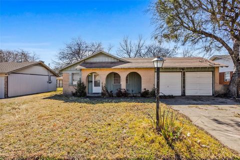 724 E Mustang Street Crowley TX 76036