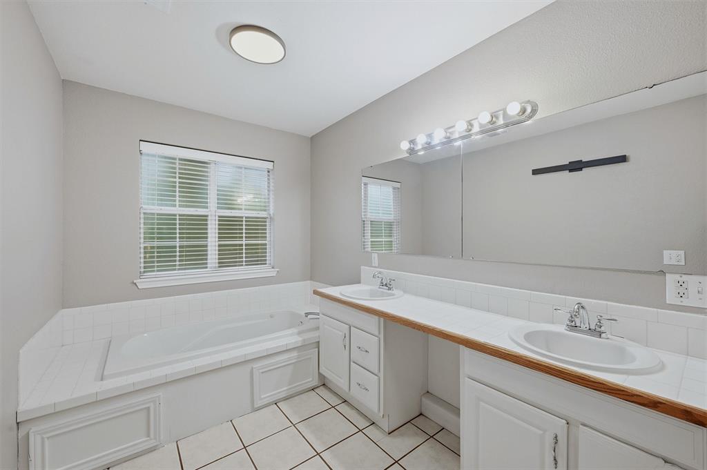 Lakeway Crossing - Residential